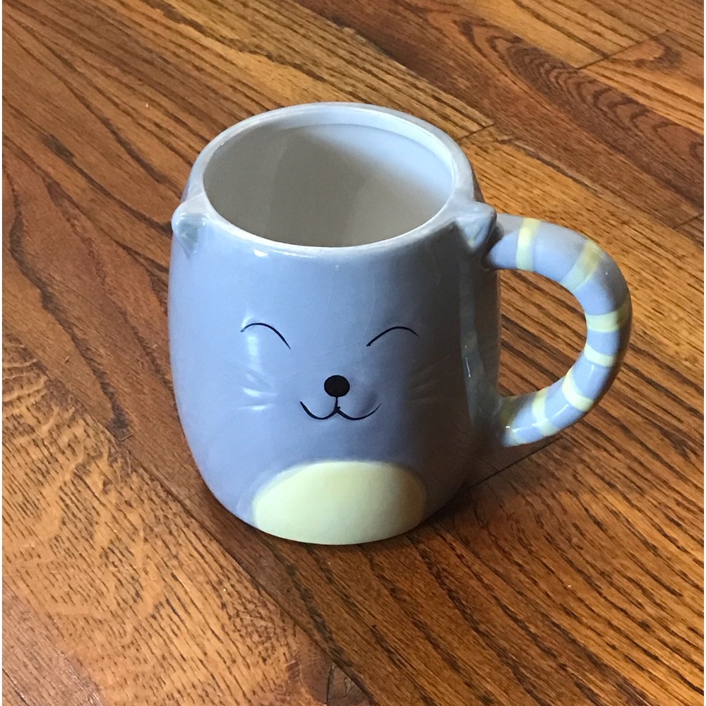 Kitten Kitty Cat Design Coffee Cup / Mug NWOT
12 Ounce 
4.35” Tall
Gray & Yellow